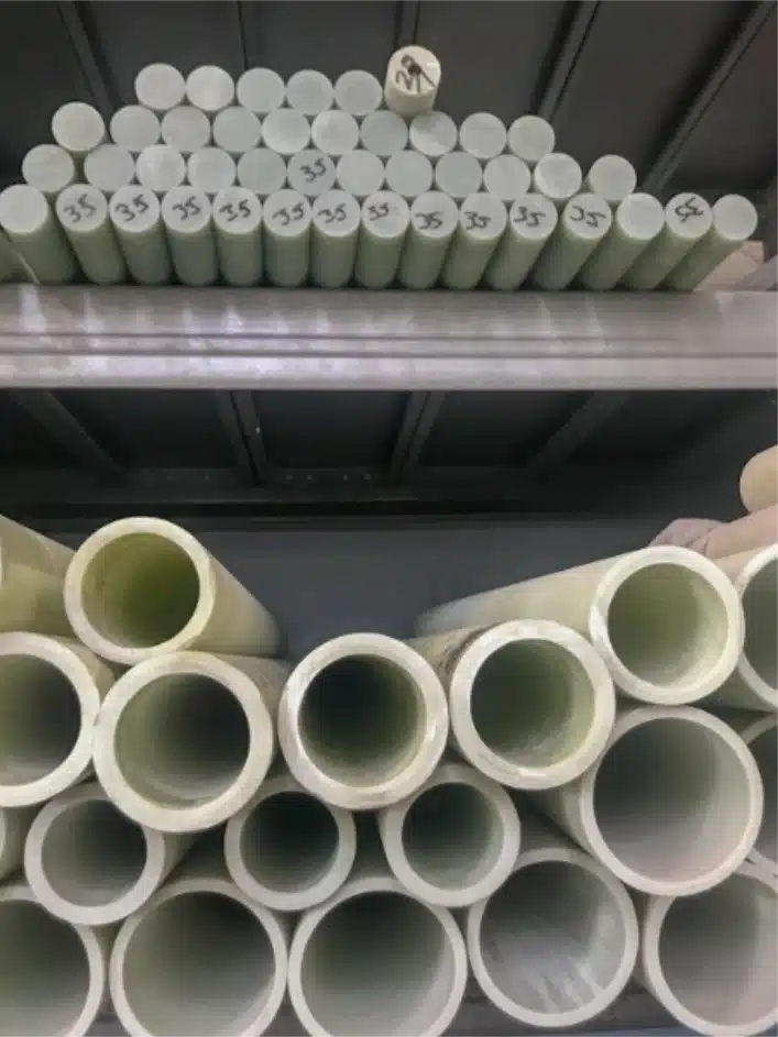Tubi in materiale composito a magazzino